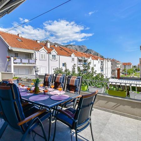 Apartment Ela Omiš Exteriör bild