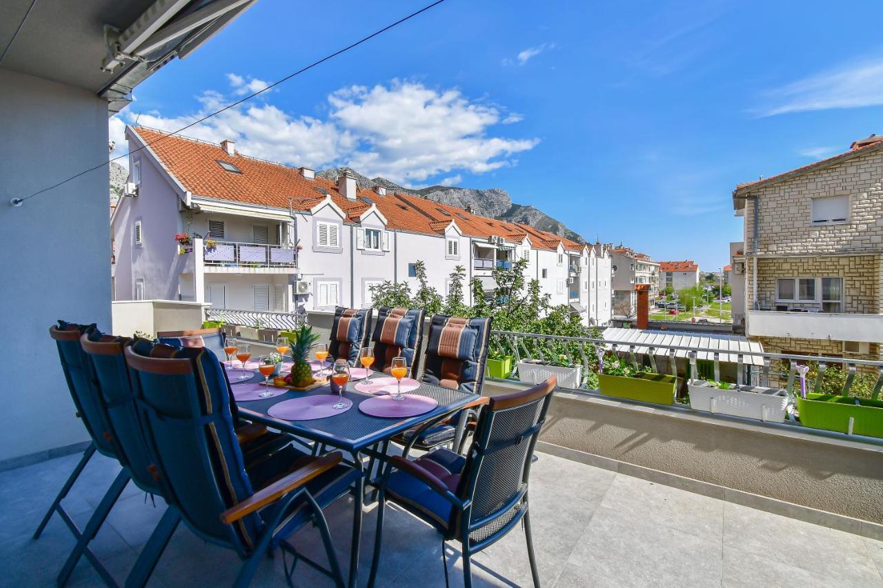 Apartment Ela Omiš Exteriör bild