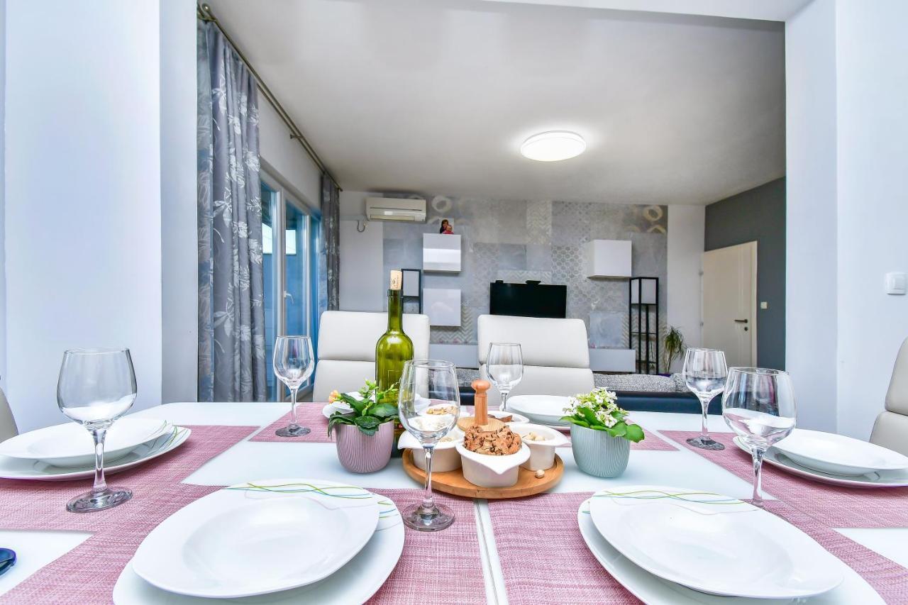 Apartment Ela Omiš Exteriör bild