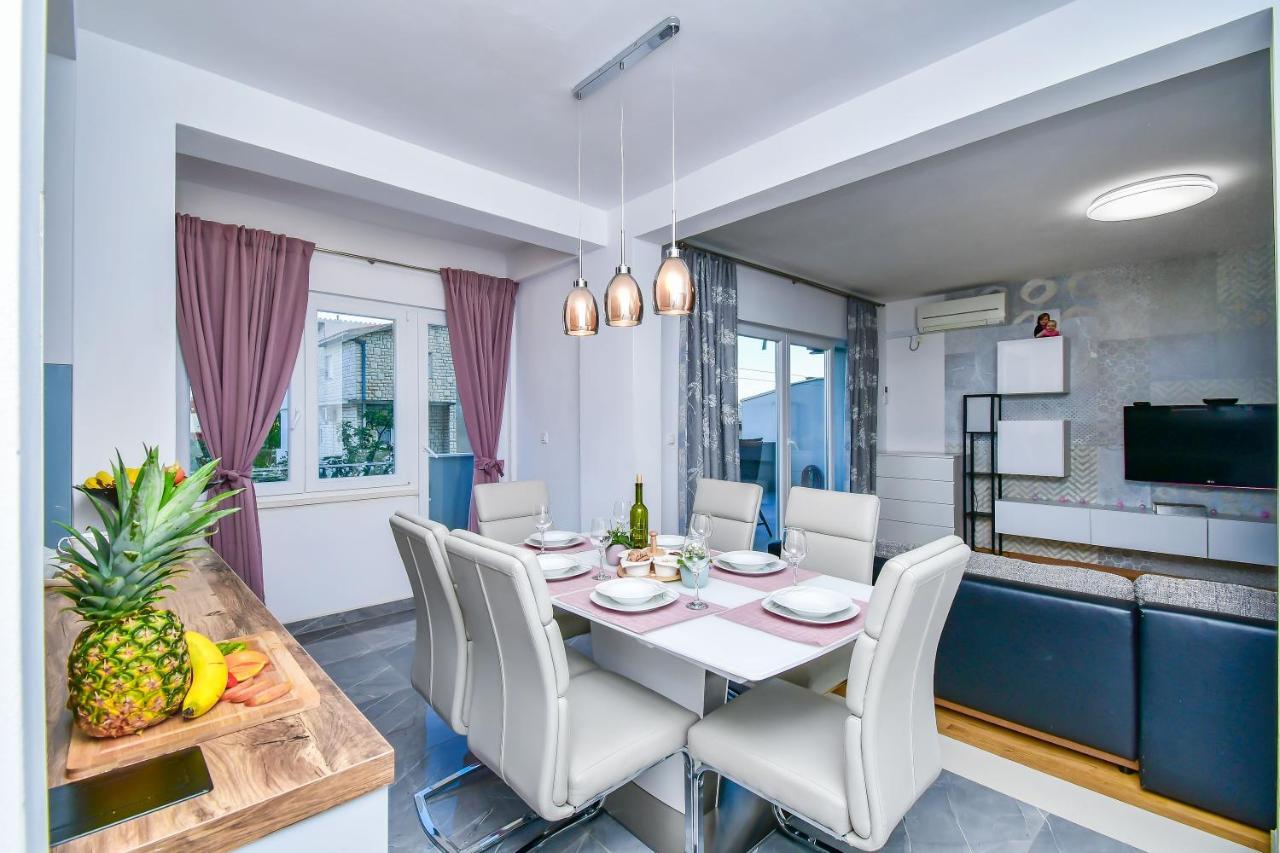 Apartment Ela Omiš Exteriör bild