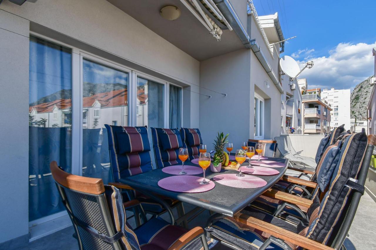 Apartment Ela Omiš Exteriör bild