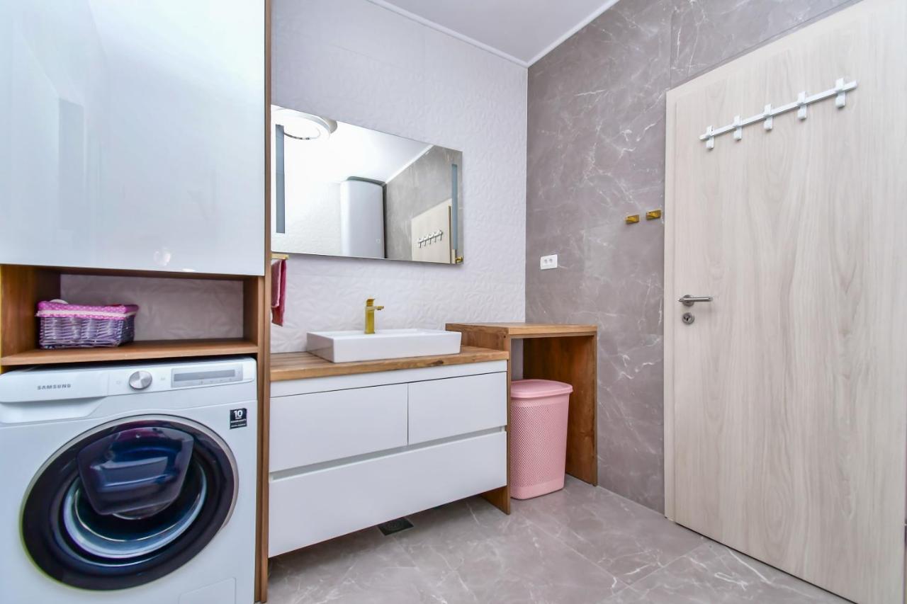 Apartment Ela Omiš Exteriör bild