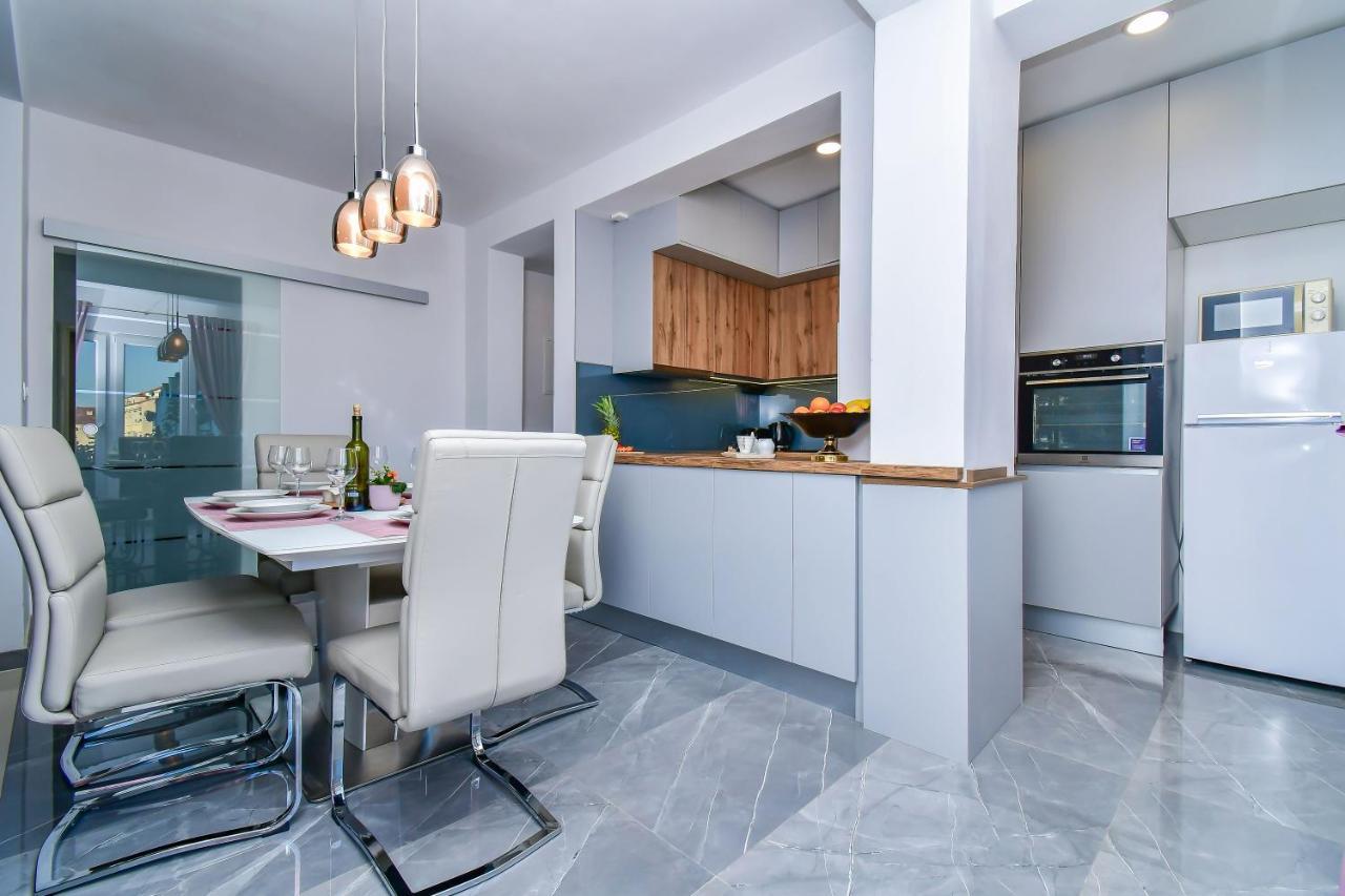 Apartment Ela Omiš Exteriör bild