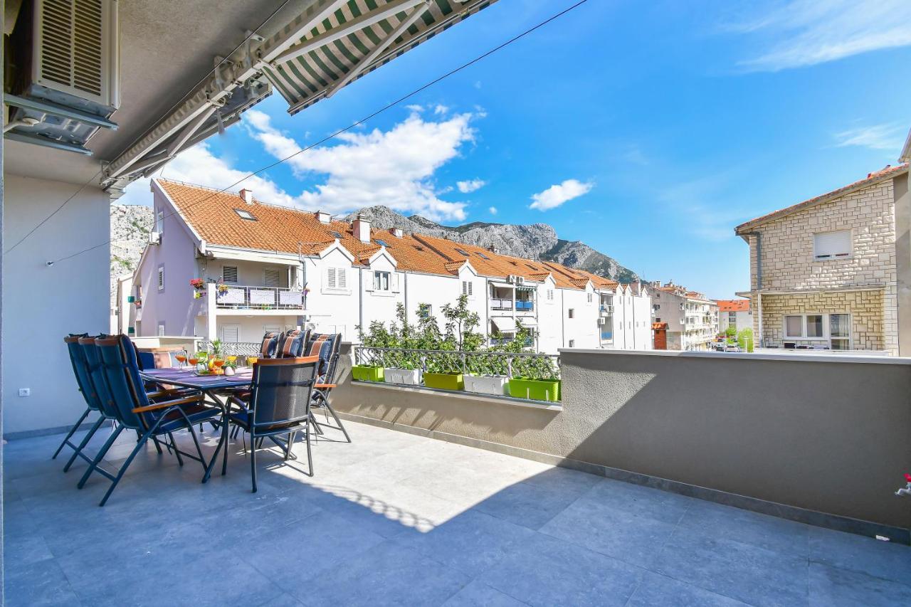 Apartment Ela Omiš Exteriör bild