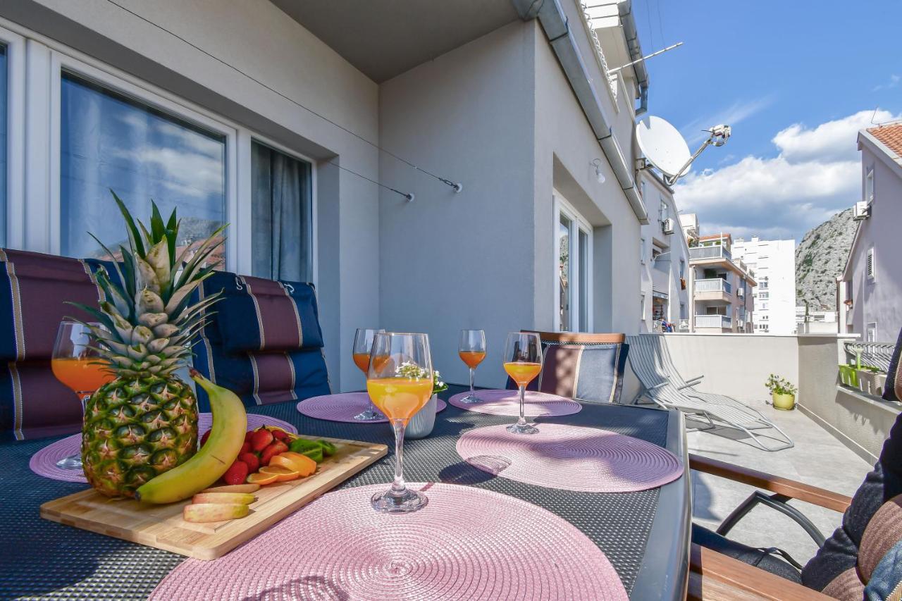 Apartment Ela Omiš Exteriör bild