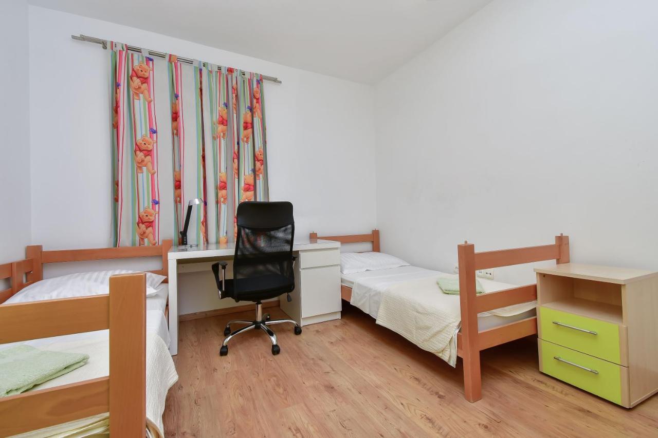 Apartment Ela Omiš Exteriör bild