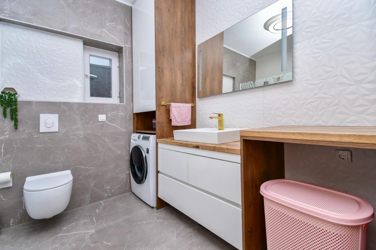 Apartment Ela Omiš Exteriör bild