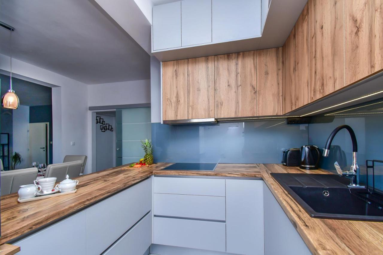 Apartment Ela Omiš Exteriör bild