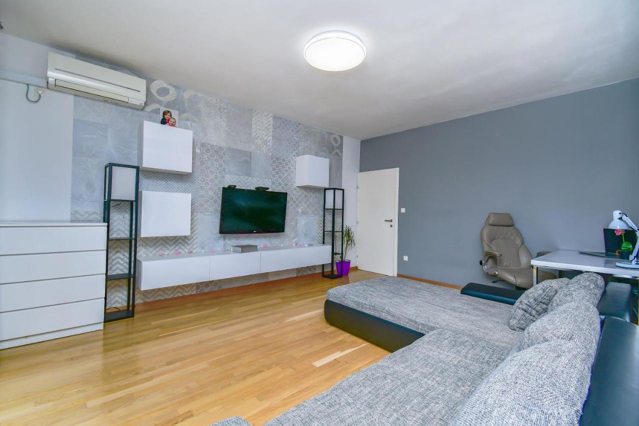 Apartment Ela Omiš Exteriör bild