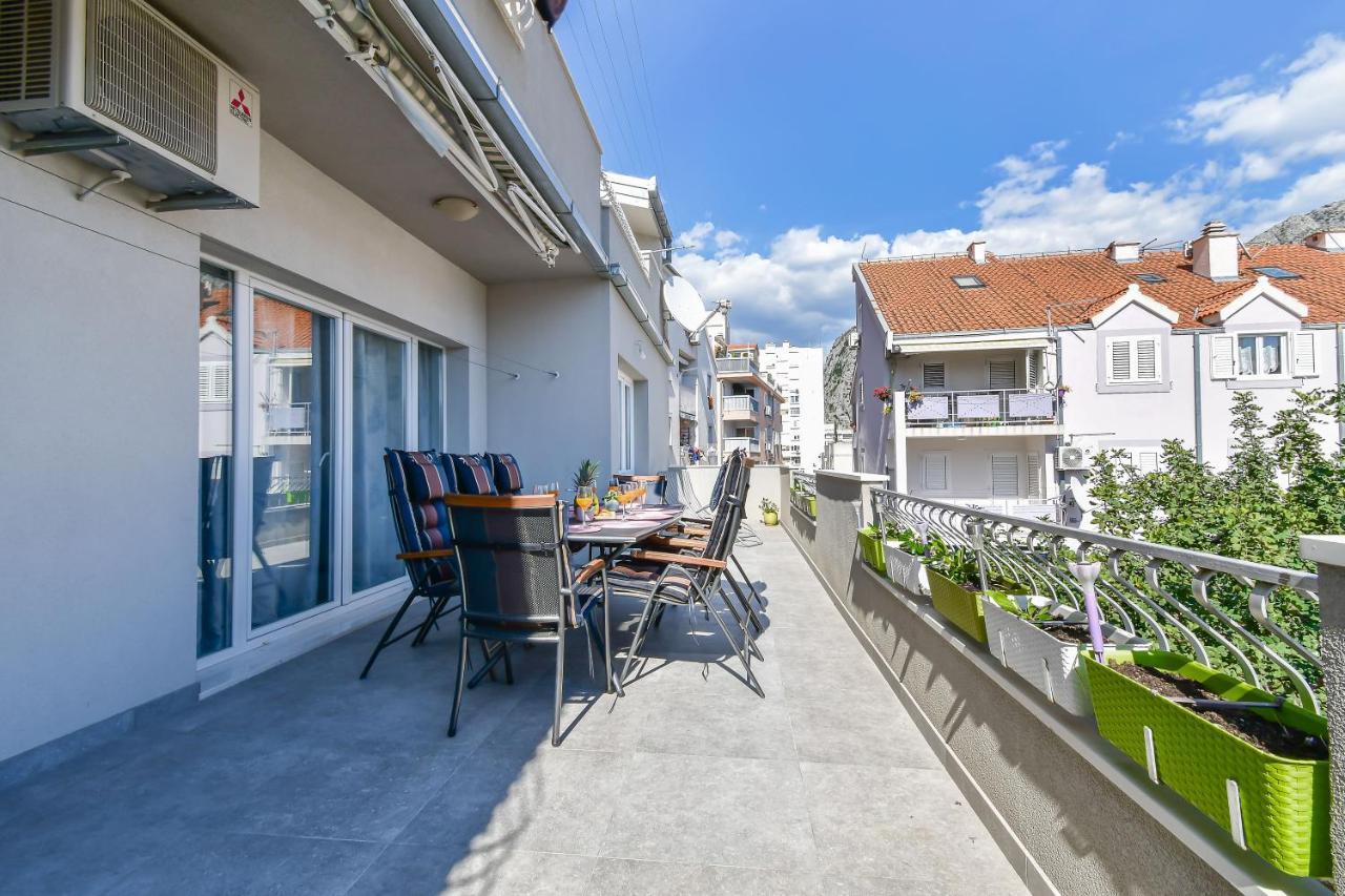 Apartment Ela Omiš Exteriör bild